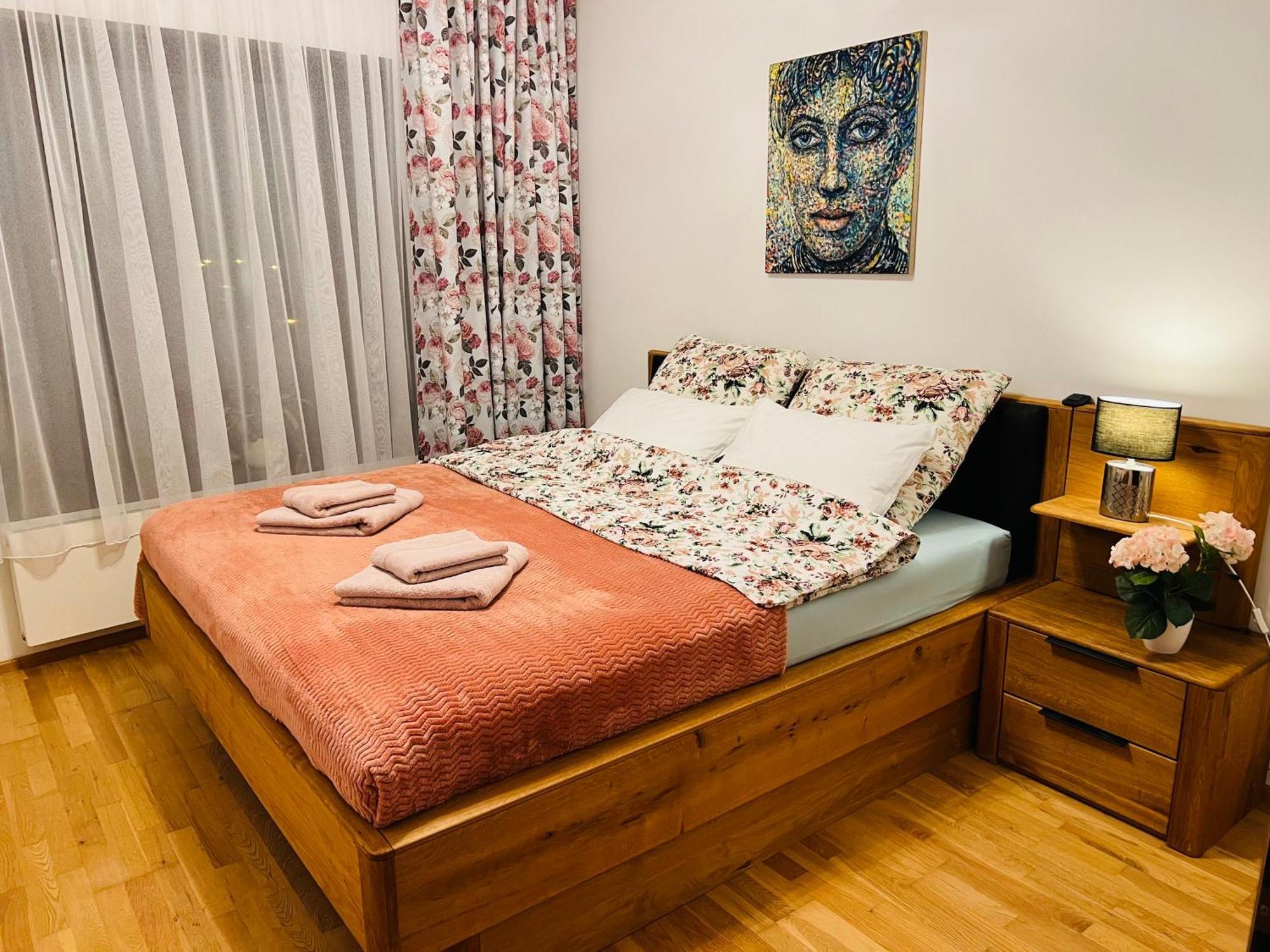 Appartement Artflora Kv Premium à Karlovy Vary Extérieur photo